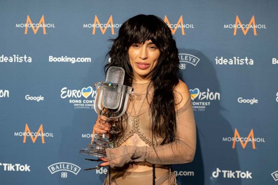 Photo of Swedish performer Loreen accepting the award