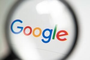 Google logo behind a magnifying glass